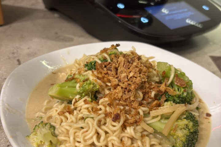 One-Pot Mie Nudeln mit Gemüse