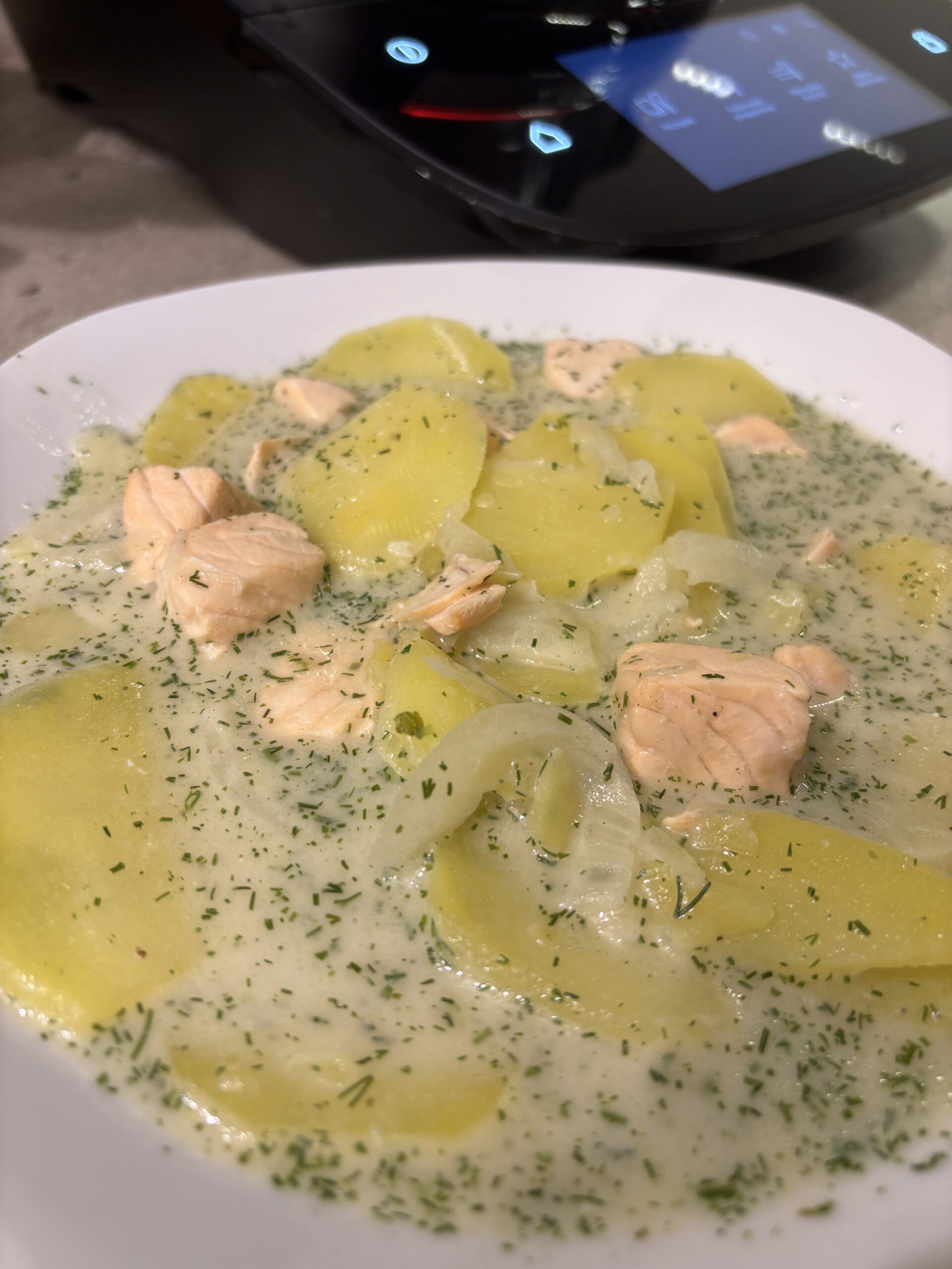 Kartoffel-Dill-Suppe mit Lachs im Cookit – cremig, aromatisch & einfach