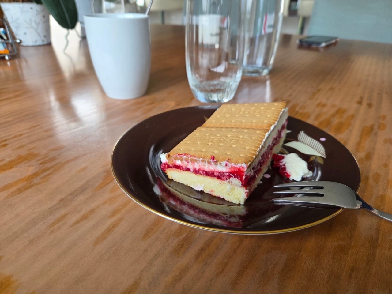 Butterkekskuchen mit Himbeeren
