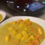 Gelbe Linsensuppe mit Mango und Süsskartoffel