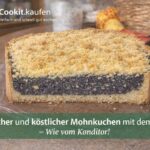 Saftiger Mohnkuchen mit Streuseln, gebacken im Bosch Cookit, auf einer Glasplatte serviert.
