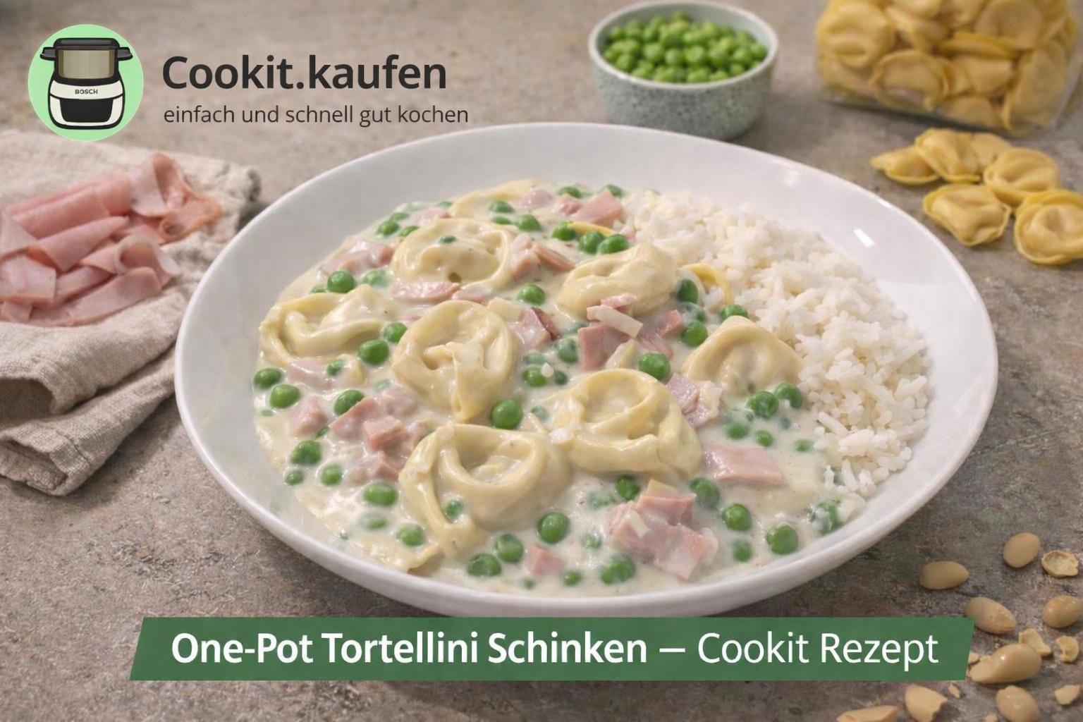 Cremige Tortellini mit Schinken und Erbsen in einer Schale serviert