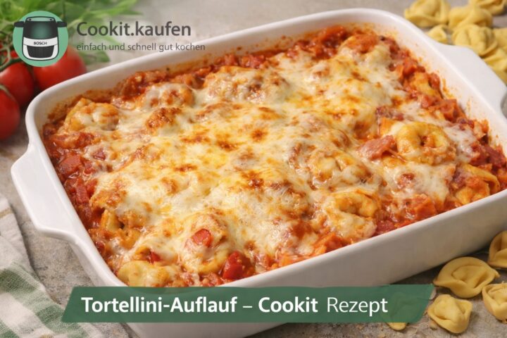 Überbackener Tortellini‑Auflauf mit Käse, Schinken und cremiger Soße in einer Auflaufform