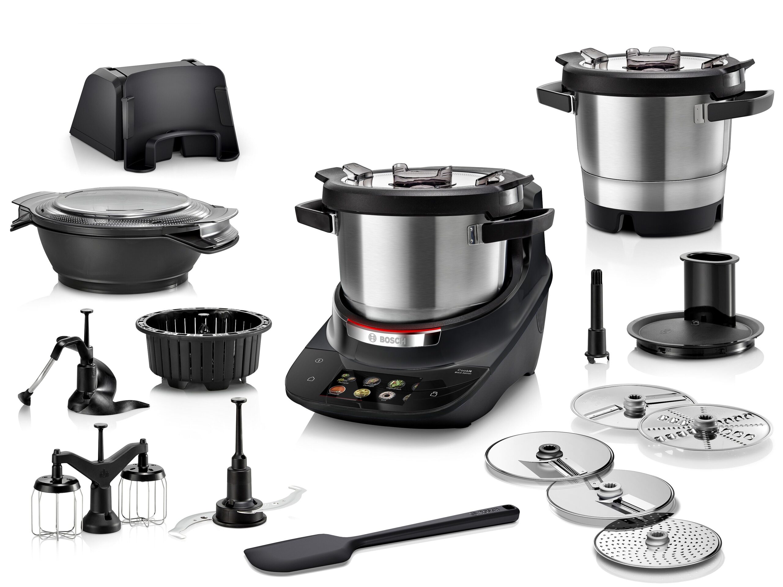 Bosch Cookit Deluxe Schwarz mit vollständigem Zubehörpaket inklusive XL‑Topf, Crush‑Messer, Pommes‑Scheibe, Feinreibe und SuperCut‑Scheibe.