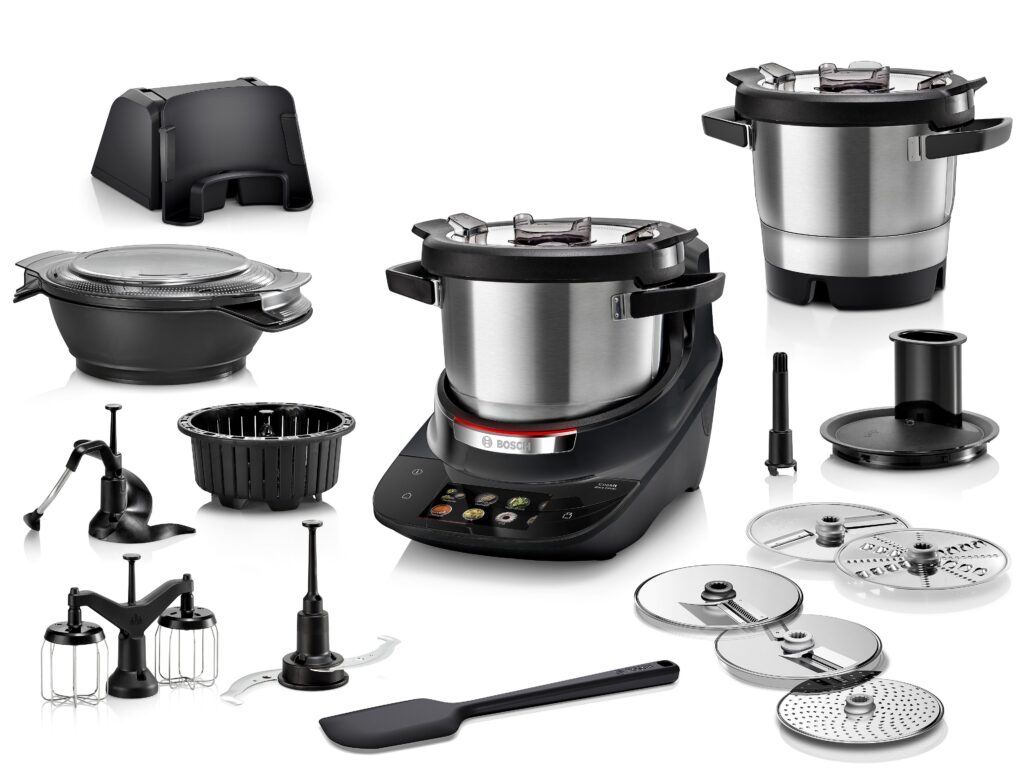 Bosch Cookit Deluxe Schwarz mit vollständigem Zubehörpaket inklusive XL‑Topf, Crush‑Messer, Pommes‑Scheibe, Feinreibe und SuperCut‑Scheibe.