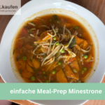Schale mit Meal‑Prep Minestrone, gefüllt mit Gemüse, Nudeln und aromatischer Brühe – Cookit Rezept.