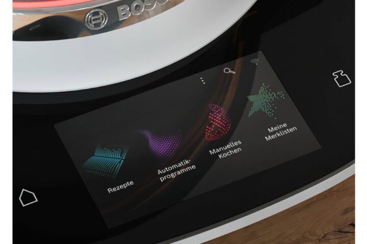 Bosch Cookit Software Update 2026 mit modernisiertem Display-Design und neuen Rezepten für Schneidescheiben-Zubehör.